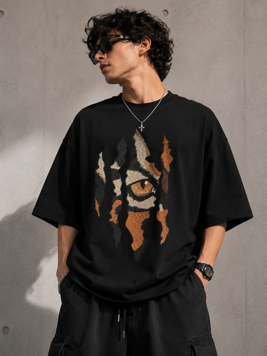 Tiger Eye Graphic Oversized T-Shirt – Black Streetwear Tee