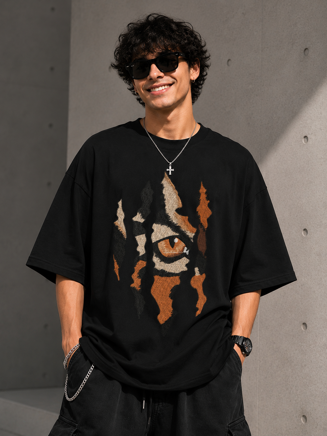 Tiger Eye Graphic Oversized T-Shirt – Black Streetwear Tee