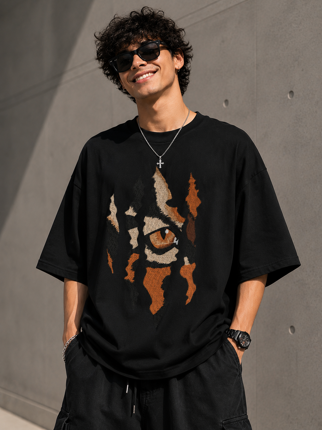 Tiger Eye Graphic Oversized T-Shirt – Black Streetwear Tee